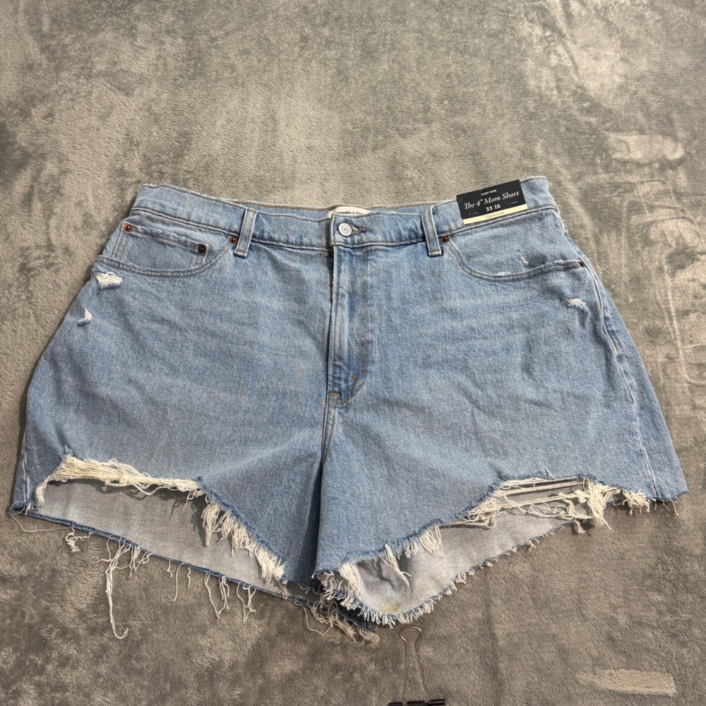 NEW Abercrombie & Fitch Curve Love The 4" Mom Short High Rise Light Wash 33 16